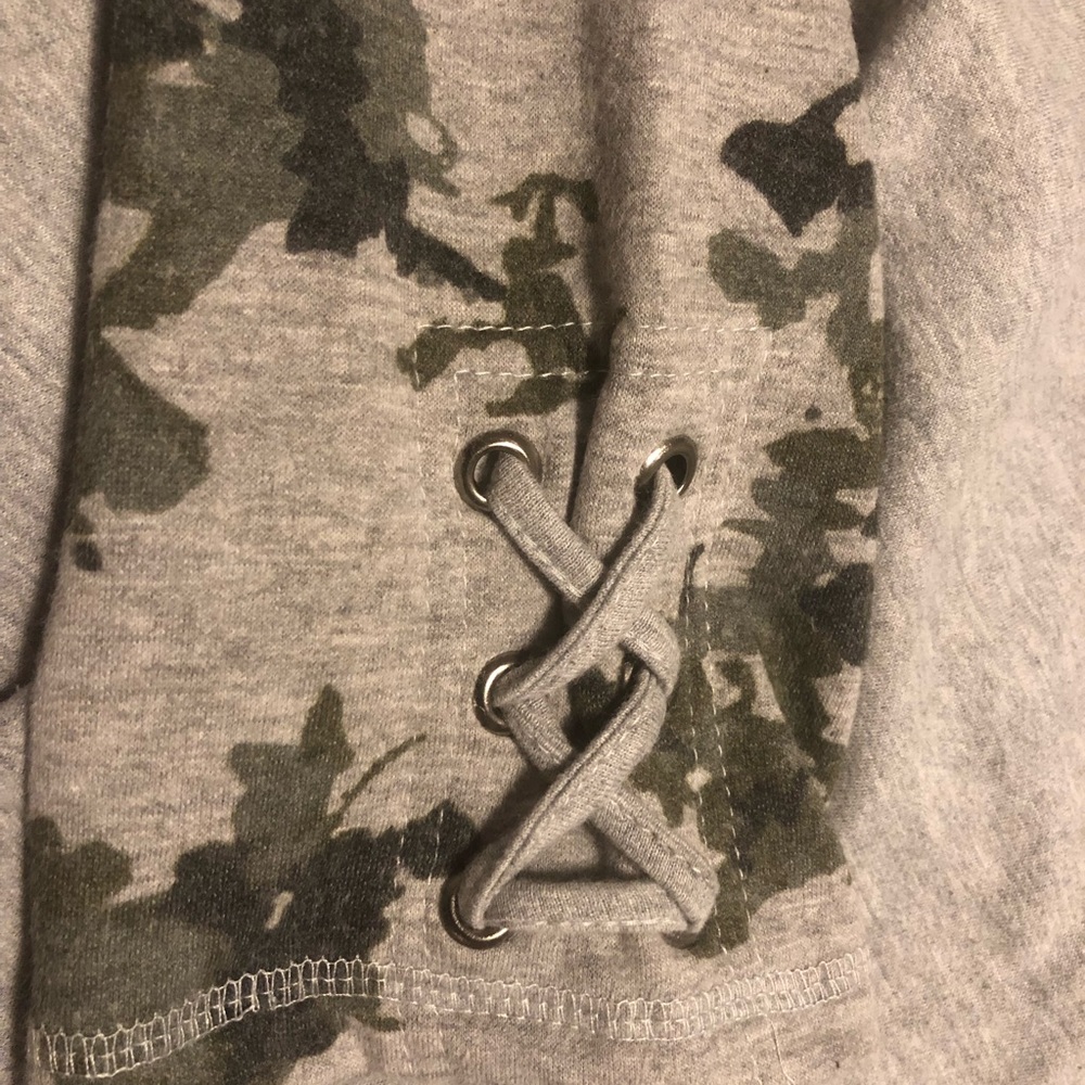 NWT KEREN Hart hooded sweatshirt with lacing detail on sleeve - Picture 4 of 5